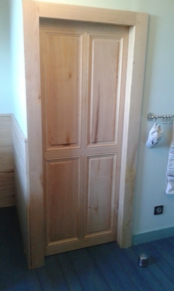 Porte en châtaignier à quatre panneaux