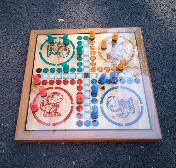 Jeux petits chevaux bois, modéle dinosaure