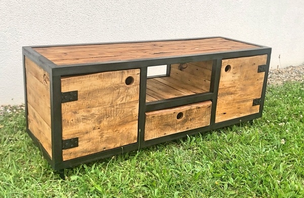 Meuble TV de style industriel