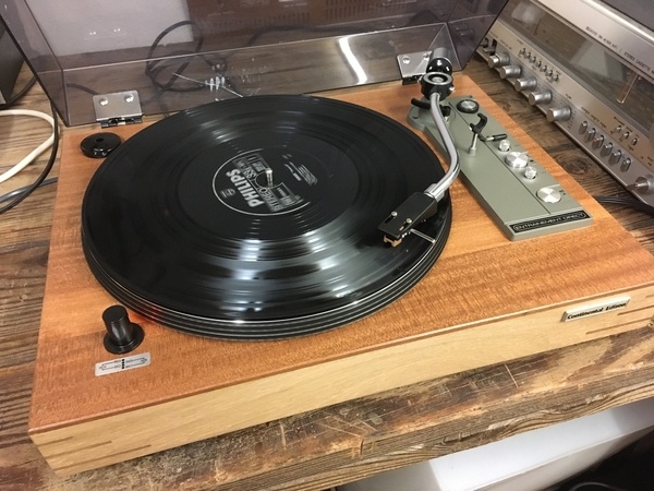Un socle en bois pour ma platine vinyle