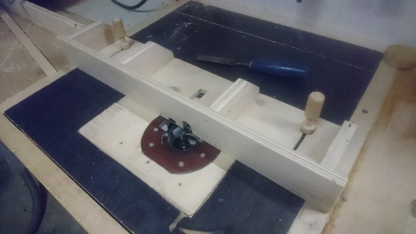 Défonceuse sous table