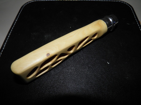 Opinel en buis, manche ajouré