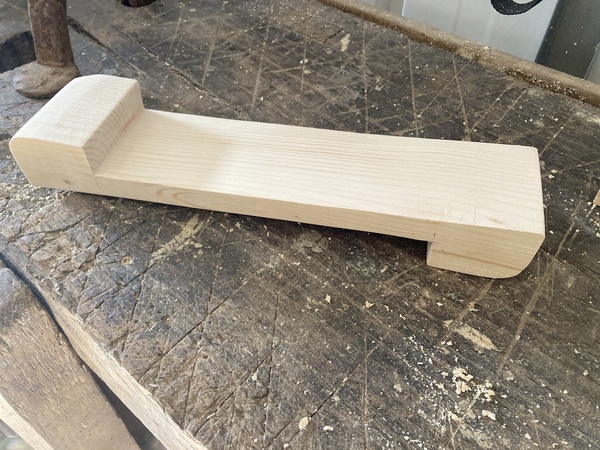 Bench hook (traduction = crochet d'établi ?)