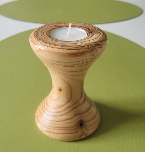 Petit bougeoir en if