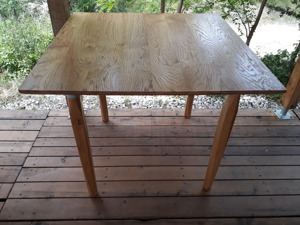 Table extérieure en chêne