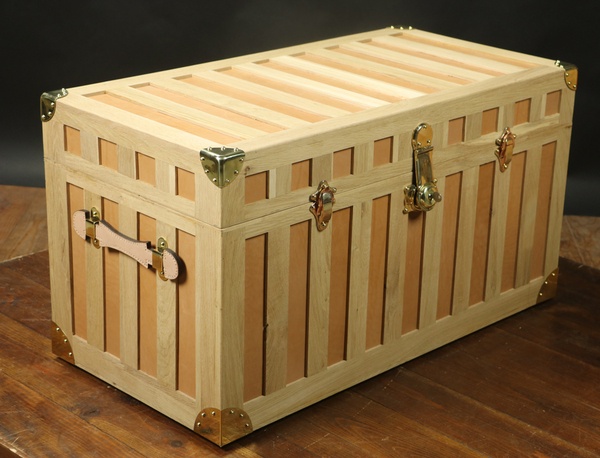 Coffre  chene et  cuir  naurel