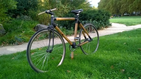 Vélo en bambou