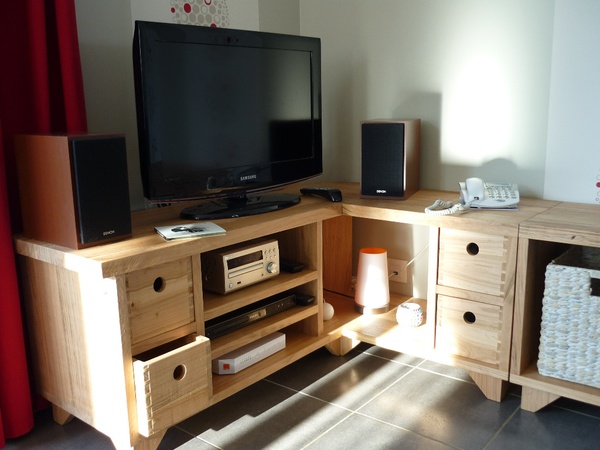 Meuble TV d'angle en merisier