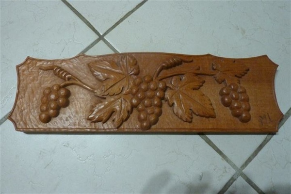 Sculpture raisin  bas relief