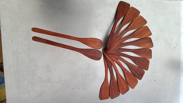 Spatules et cie en bois de fer