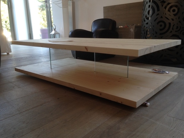 La copine de la table à manger...