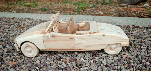 Citroën DS en bois de palette