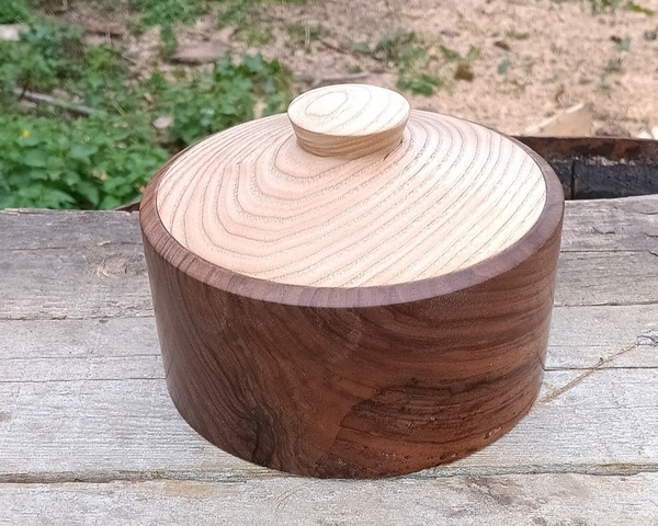 Boite en noyer et Frêne