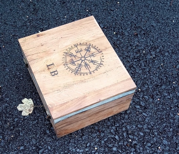 Boite pour piece d'echecs