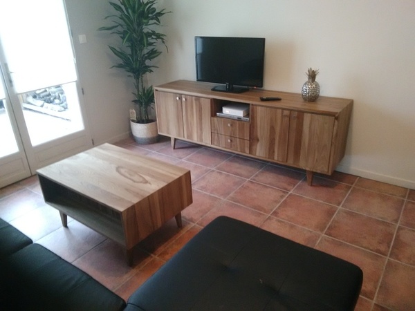Meuble TV  et  table basse en frêne