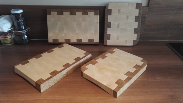 Planches en bois debout