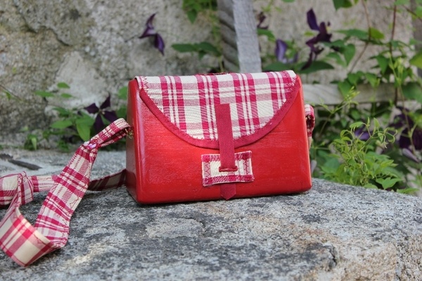 Boite, tirelire sac à main