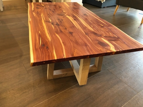 Table basse - Live edges et piètement à cadres