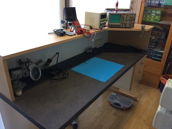 Etabli pour bidouillages électroniques