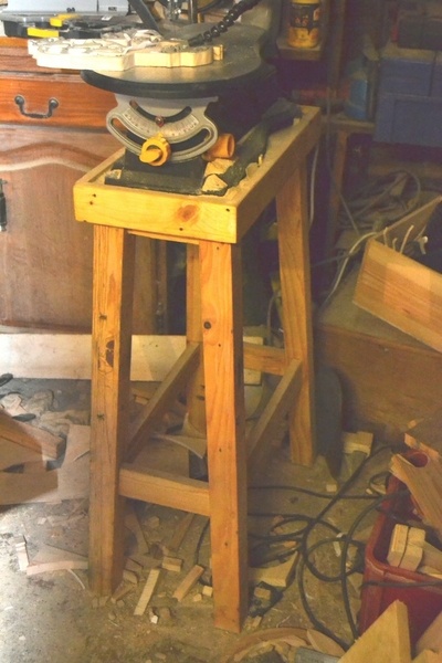 Piétement scie à chantourner