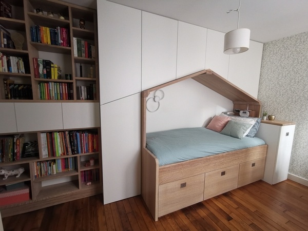 Chambre chalet et bibliothèque