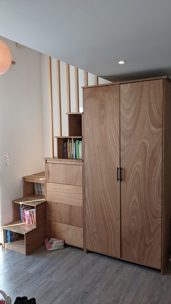 Meuble de rangement escalier en contreplaqué et chêne