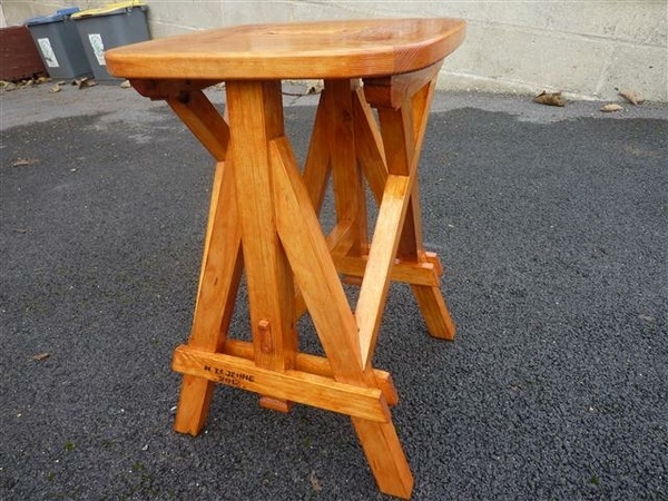 Tabouret charpenté