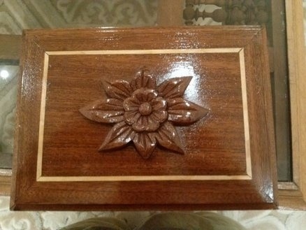 Coffre a bijoux avec ouverture spéciale