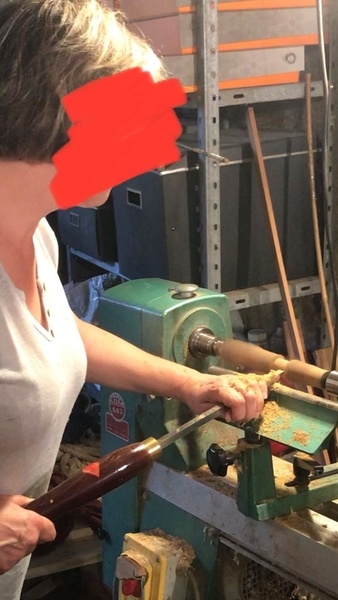 Restauration du couteau de son fils.