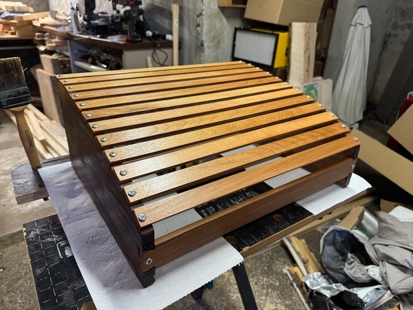 Repose-pieds en hêtre