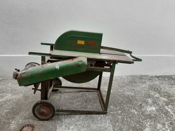 Scie à bûches retorse !