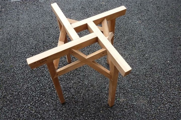 4 croix de saint André asymetriques sur 4 pieds