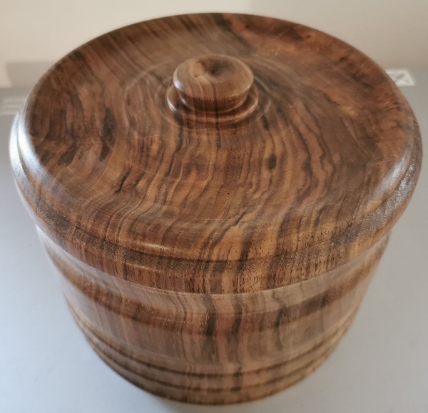 Bonbonnière en noyer