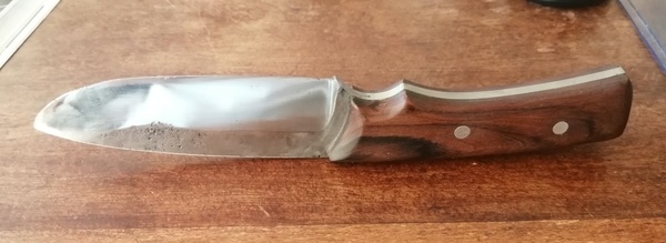 Couteau droit monté en plate semelle