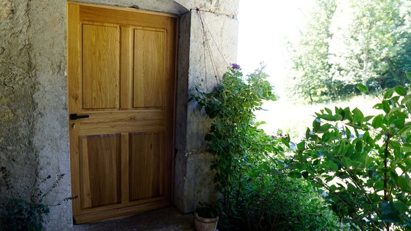 Porte en chêne isolé en liége