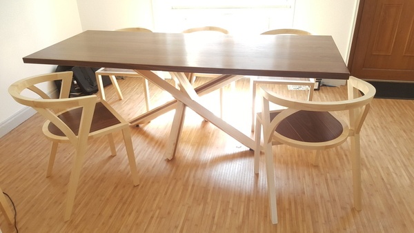 Ensemble table et chaise