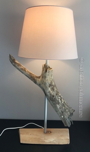 Lampe en bois flotte