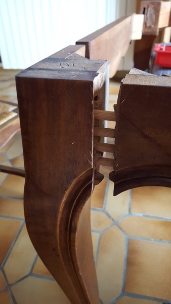 Réparation d'une table de salle à manger