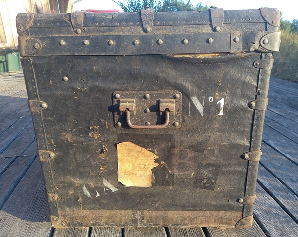 Restauration de malle  Louis Vuitton   AVANT - APRES