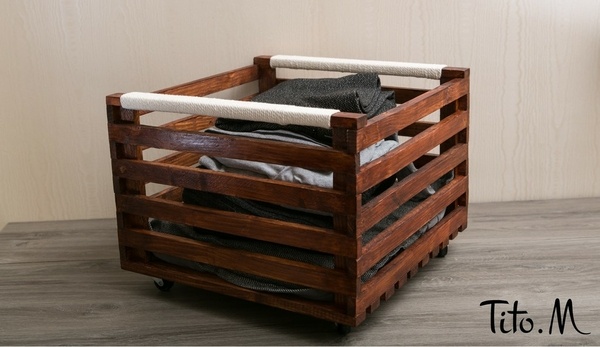 Bac à linge sur roulettes