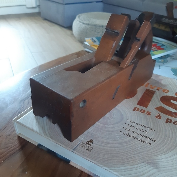 Outil a moulure de grand cadre à  4 fers