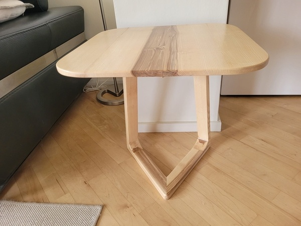 Petite table basse (bout de canapé)