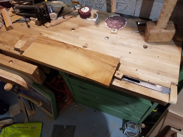 Presse latérale / tail vise