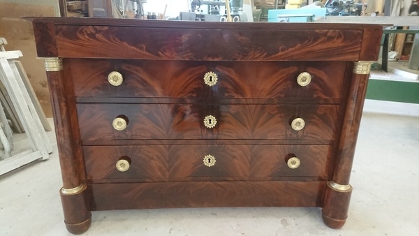 Commode empire