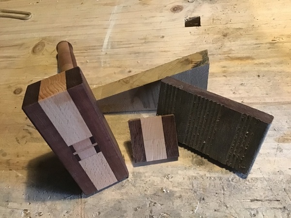 Un maillet en bois de récupération