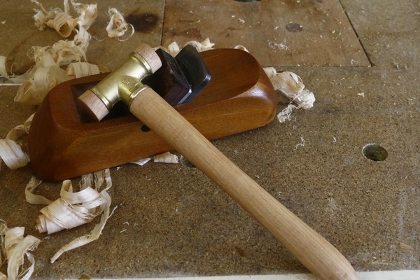 Un mini maillet pour le réglage de rabots en bois