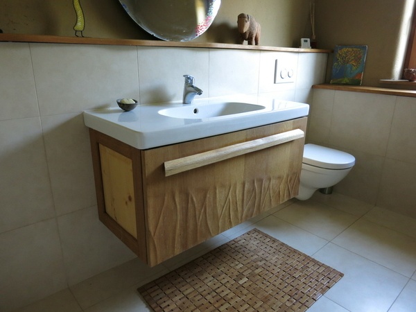 Petit meuble de salle de bains