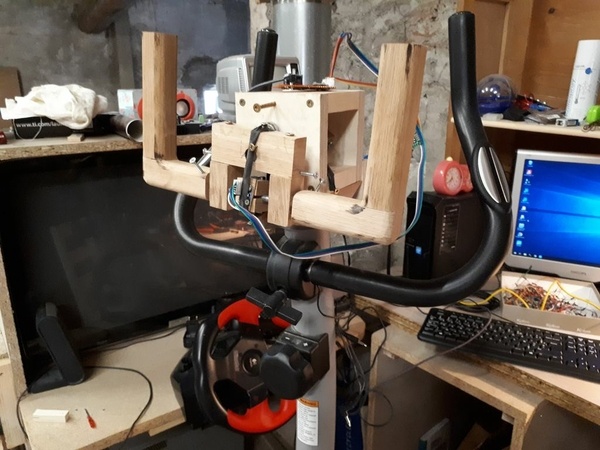 Un guidon en bois pour piloter un vélo volant