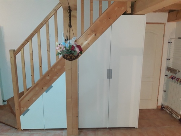 Placard sous escalier