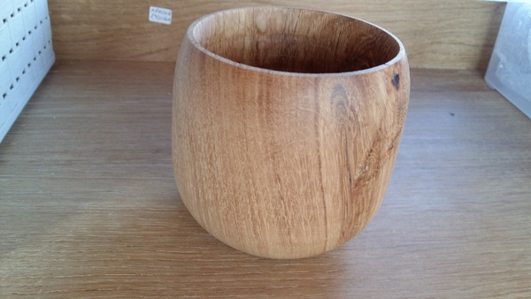 Un  bol tourné en bois de pressoir à raisins